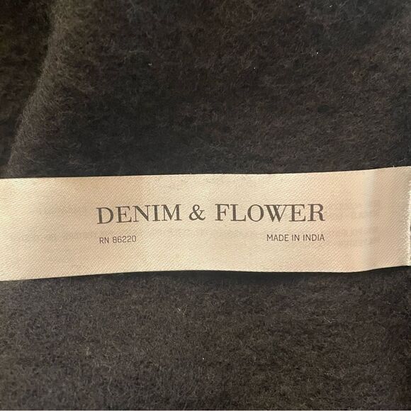 NWT Denim & Flower Xmas Sweater size Small - Picture 4 of 4